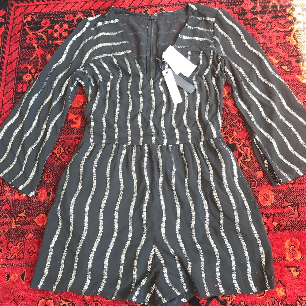 NWT Abercrombie & Fitch jumper. Black & silver